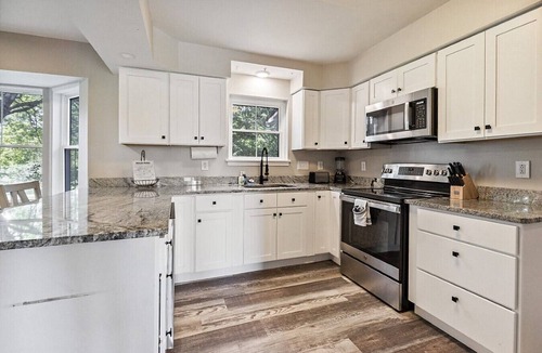 Brewer House | Spacious Colonial | Large Groups | Fire Pit
