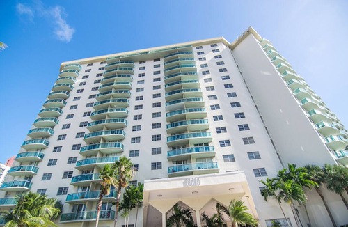 Sunny Isles Beach Condo | Spacious condo w/views of ocean & park | WIFI + Parking