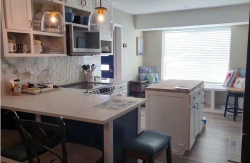 Wright House | Spacious Cul-de-Sac Retreat w/2 Master Suites