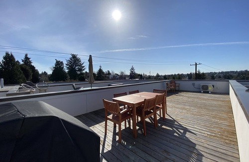 Delridge House | Spacious & Elegant Seattle Gem Private Rooftop Retreat