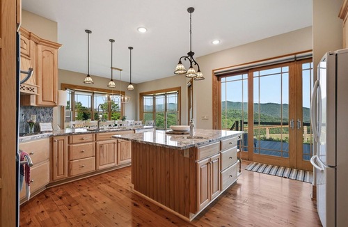 Butler House | Spacious Estate that sleeps 16 near Watauga Lake - walk to Villa Nove Vineyards!