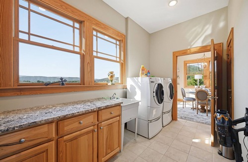 Butler House | Spacious Estate that sleeps 16 near Watauga Lake - walk to Villa Nove Vineyards!