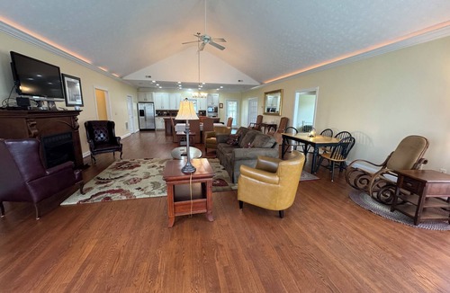 Strasburg House | Spacious family gathering house on the Shenandoah River