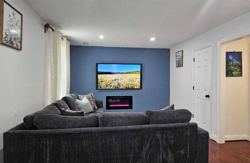 Wheaton-Glenmont House | Spacious Family sized Home near Metro Station