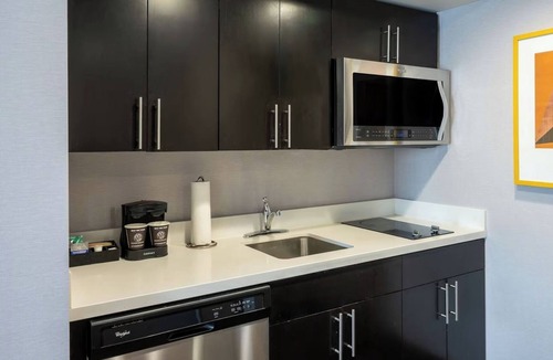 Canonsburg Hotel | Spacious Four-Unit 2-Queen Studio Set – Weekend Pittsburgh Getaway or Group Stay