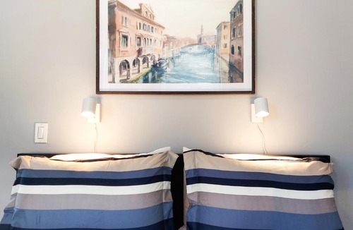 Mill River Apartment | Spacious Getaway by Wooster Square!