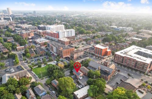 Italian Village House | Spacious Historic 8-Bedroom Manor in Short North - Perfect for Large Groups