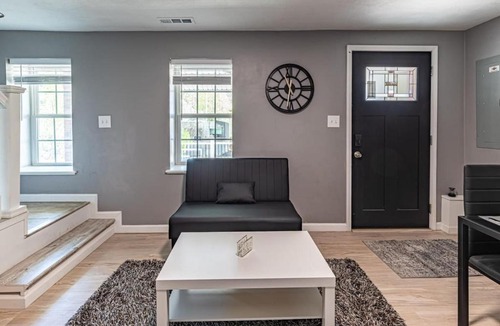 South Oakland House | Spacious Home with Porch Sleeps 6 Near Pitt and UPMC