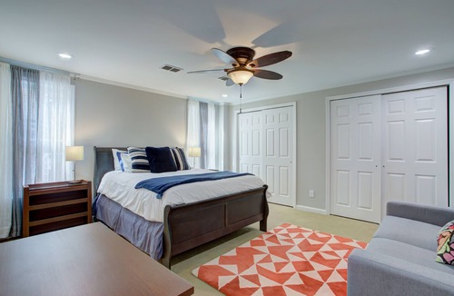 Johns Creek House | Spacious house and peaceful yard in Johns Creek