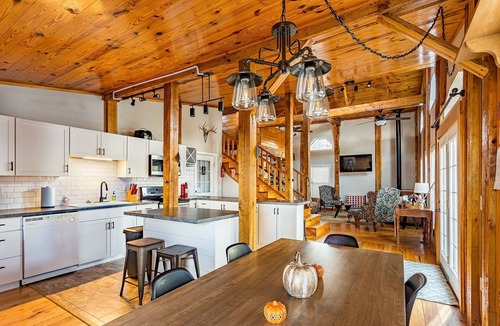 Sloans Valley Cabin | Spacious House on the Water - Lake Cumberland