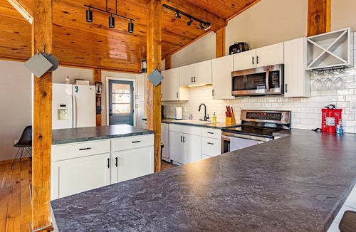 Sloans Valley Cabin | Spacious House on the Water - Lake Cumberland