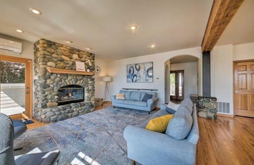 Lake Stevens House | Spacious Lake Stevens Home w/Fire Pit, Patio
