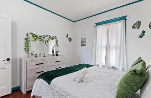 Lake Hamilton House | Spacious Lakefront 5BR home, Near Disney, Legoland