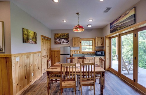 Gatlinburg - Pigeon Forge Cabin | Spacious Log Home w/Game Room & Hot Tub