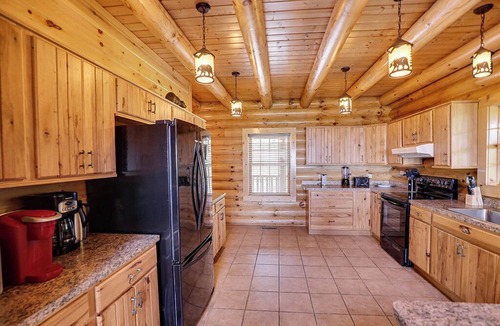 Gatlinburg - Pigeon Forge Cabin | Spacious Log Home w/Game Room & Hot Tub