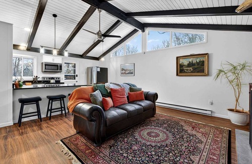 Millville Cabin | Spacious Mountain Retreat with Hot Tub & Screened Porch Near Wineries and Appalachian Trail | Harpers Ferry, WV