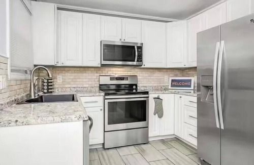 Winston - Salem House | Spacious mountain style home with jacuzzi tub. Sleeps 1-12 comfortably. Dogs ok.