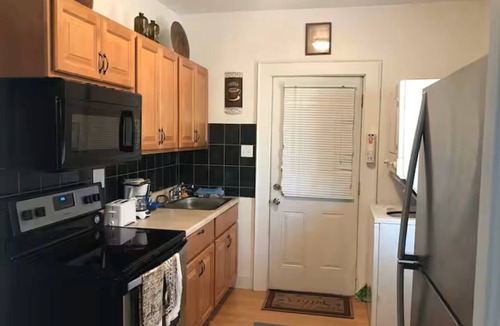 Fair Haven Apartment | Spacious One Bedroom - Walk To Town, Restaurants