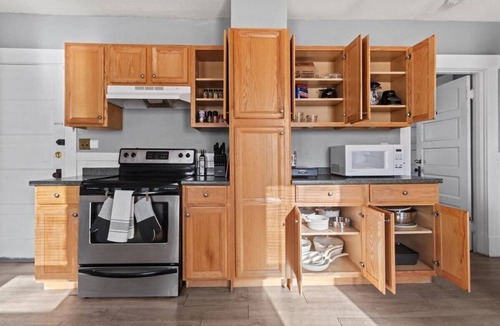 West Hartford Apartment | Spacious & Private 2BR Near West Hartford Center w Free Parking