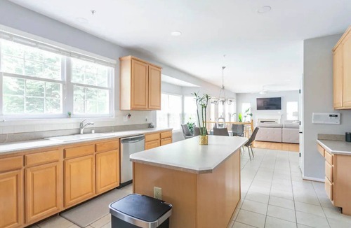 Fort Washington Bed & Breakfast | Spacious Retreat with Pool Near Washington, D.C.