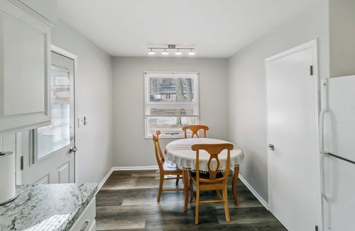 Russell House | Spacious Split-Level Home