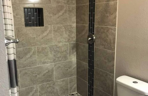 Alamedan Valley Apartment | Spacious Studio apartment *Near Balloon Fiesta Park*Air Conditioned