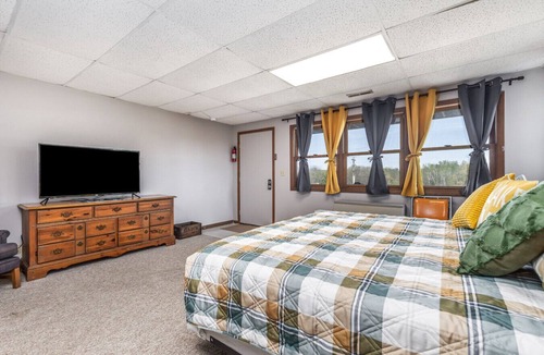 Apple River Cabin | Spacious Suite w/2 King Beds | Near Trails, Lake & Golf