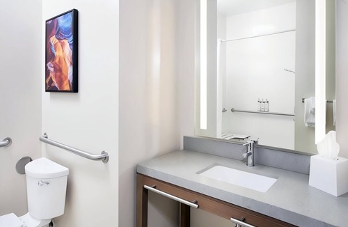Macomb Hotel | Spacious Suite with Full Kitchen Near Macomb Center for the Performing Arts