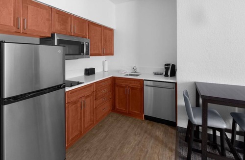 Oldsmar Hotel | Spacious Tampa Suites: Full Kitchen, Free Breakfast & Outdoor Pool