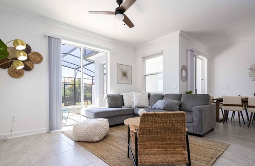 Campbell House | Spacious townhome at Storey Lake close to Disney
