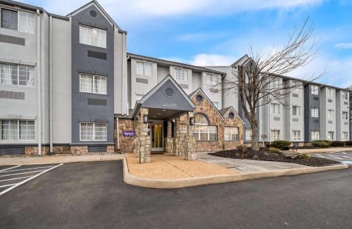 Dulles Hotel | Spark by Hilton Sterling Dulles Airport