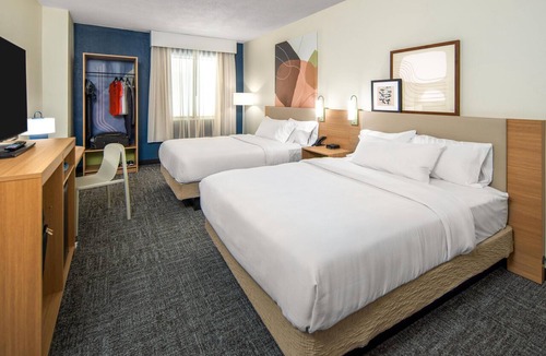 Watertown Hotel | Spark by Hilton Watertown
