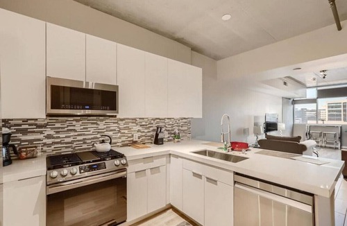 Downtown Las Vegas Condo | Sparkling Juhl byFremont-1 queen 1 sofa bed TONS of Amenities