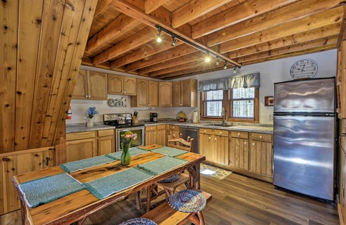 Springwater Cottage | Springwater Cabin Near Hiking, Lakes, & Vineyards