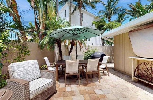 Ringling Estates House | St Armands oasis with saltwater pool - walk to beach & shops