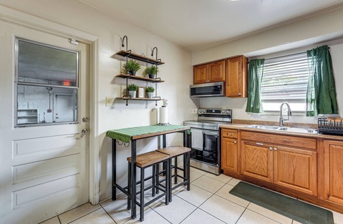St. Petersburg House | St Pete Home w/Ample Parking! Near Dtwn & Beaches