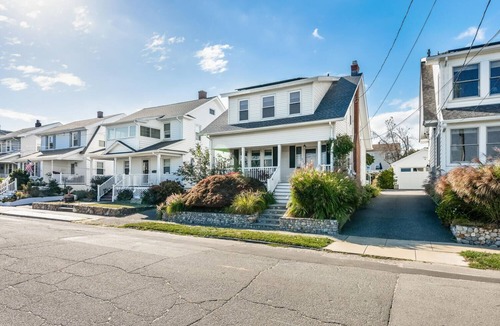 Black Rock Historic District House | Stay at Seabright Beach