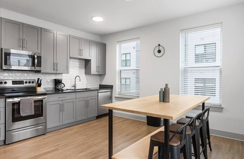 East Walnut HIlls Apartment | Stay Where It’s Happening! Chic Cincy Condo