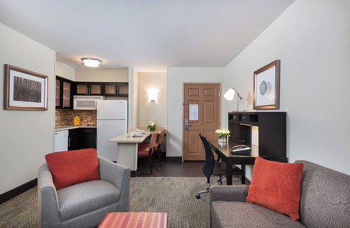 Chantilly Hotel | Staybridge Suites Chantilly - Dulles Airport by IHG