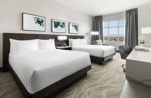 Downtown Tucson Hotel | Std 2 Queens, DoubleTree Tucson, Restaurant & Pool, Near Convention Center