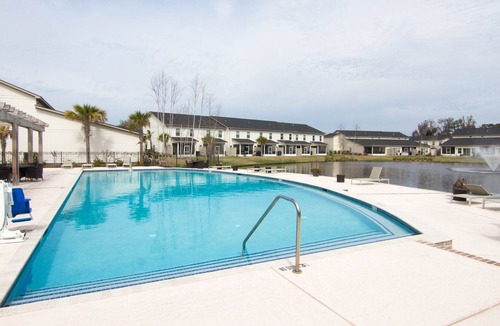 Epworth Acres House | Stellar townhome near everything fun on SSI!