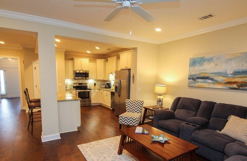 Epworth Acres House | Stellar townhome near everything fun on SSI!