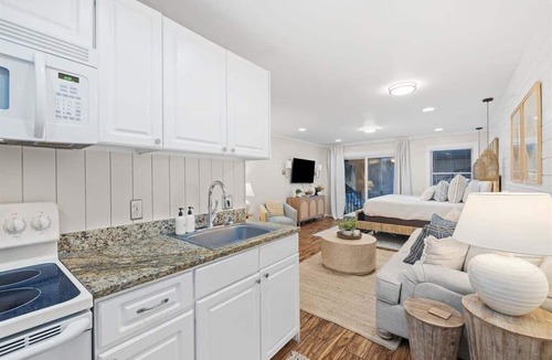 Inlet Beach Apartment | 🌊 Steps to Beach | King Bed | Bunk Beds | Pool | Full Kitchen
