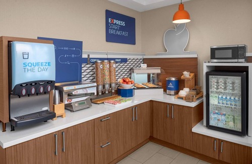 East Cambridge Hotel | Steps to Cambridge Crossing | Free Breakfast