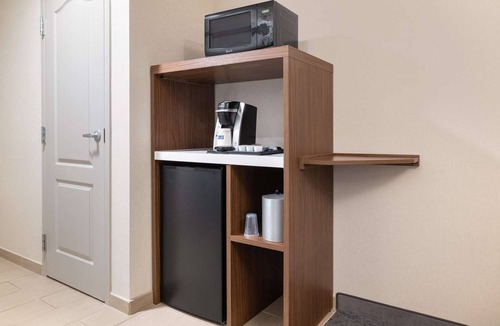 East Cambridge Hotel | Steps to Cambridge Crossing | Free Breakfast