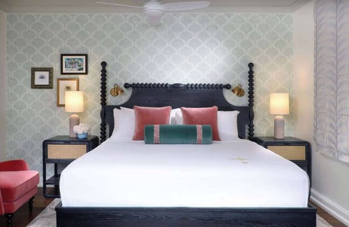 Uptown - Upper Duval Hotel | Steps to Duval St + Free Breakfast, Pool & Bar