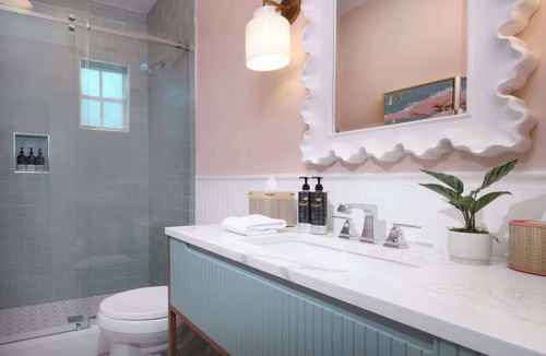 Uptown - Upper Duval Hotel | Steps to Duval St + Free Breakfast, Pool & Bar
