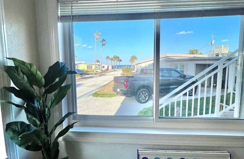 O'byrne Apartment | Steps to Private Beach King Bed Ocean Views