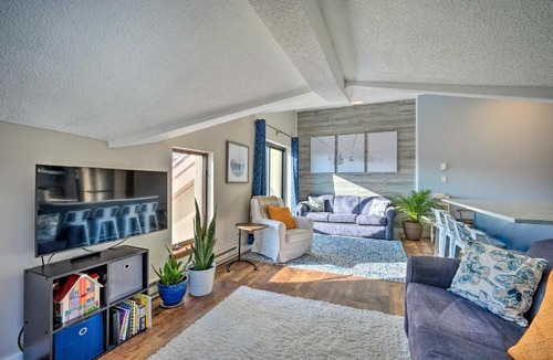 West Dover House | Steps to Ski Shuttle! Snow Mountain Village Condo