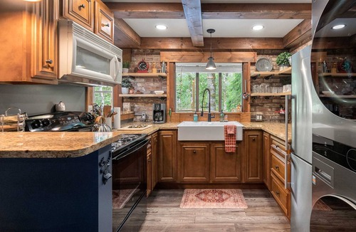 Verlot Cabin | Stilly River Haus - Hot tub - Sauna - Fireplace
